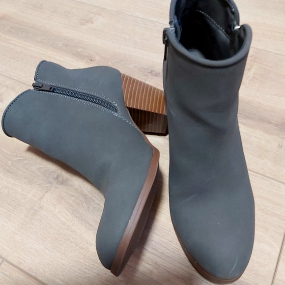 Style & Co Ankle boot, size 5/6 gray - Picture 3 of 6
